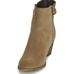 Betty London - ANDREA