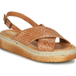 Betty London - ARAMA