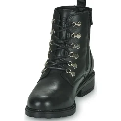 Betty London - GALACTICA