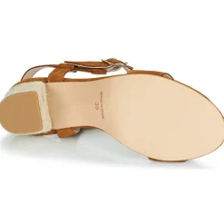 Betty London - JIKOTIFE