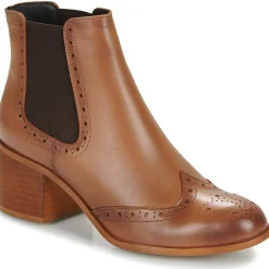 Betty London - LARISSA