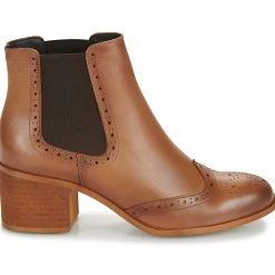 Betty London - LARISSA