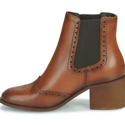 Betty London - LARISSA