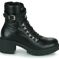 Betty London - MANOUE