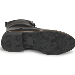 Betty London - MONNICA