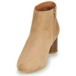 Betty London - NILOVE