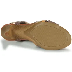 Betty London - POULOI