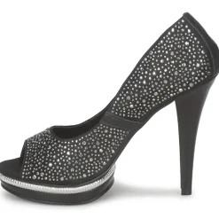 Carmen Steffens - TOUGA