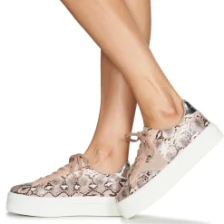 Victoria - 1092143NUDE